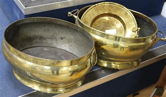 Two brass planters and a dish